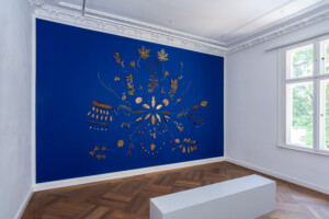 Annalee Davis, A Recuperative Gesture, 2025, Herbarium/ Herbarium © Villa Schöningen. Foto: Sascha Herrmann, 2026.